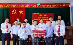 Lễ ký kết tài trợ an sinh xã hội cho xã Yên Thượng, huyện Cao Phong (Hòa Bình) Lễ ký kết tài trợ an sinh xã hội cho xã Yên Thượng, huyện Cao Phong (Hòa Bình)