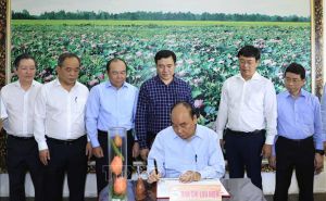 Chủ tịch nước dâng hương tưởng niệm cụ Phó bảng Nguyễn Sinh Sắc Chủ tịch nước dâng hương tưởng niệm cụ Phó bảng Nguyễn Sinh Sắc