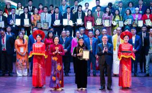 Lễ Tôn vinh 100 sản phẩm tiêu biểu của Hợp tác xã và Trao giải thưởng Mai An Tiêm năm 2024 Lễ Tôn vinh 100 sản phẩm tiêu biểu của Hợp tác xã và Trao giải thưởng Mai An Tiêm năm 2024