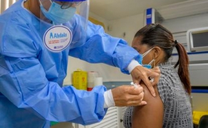 Cuba chuẩn bị mở cửa kinh tế nhờ tăng tốc tiêm vaccine phòng COVID-19