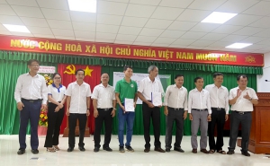 Bà Rịa - Vũng Tàu: Trao chứng nhận VietGAP cho 2 HTX trồng rau sạch