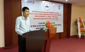 Giới thiệu và bàn giao cuốn tài liệu của chuyên gia KOICA cho VICEM Giới thiệu và bàn giao cuốn tài liệu của chuyên gia KOICA cho VICEM