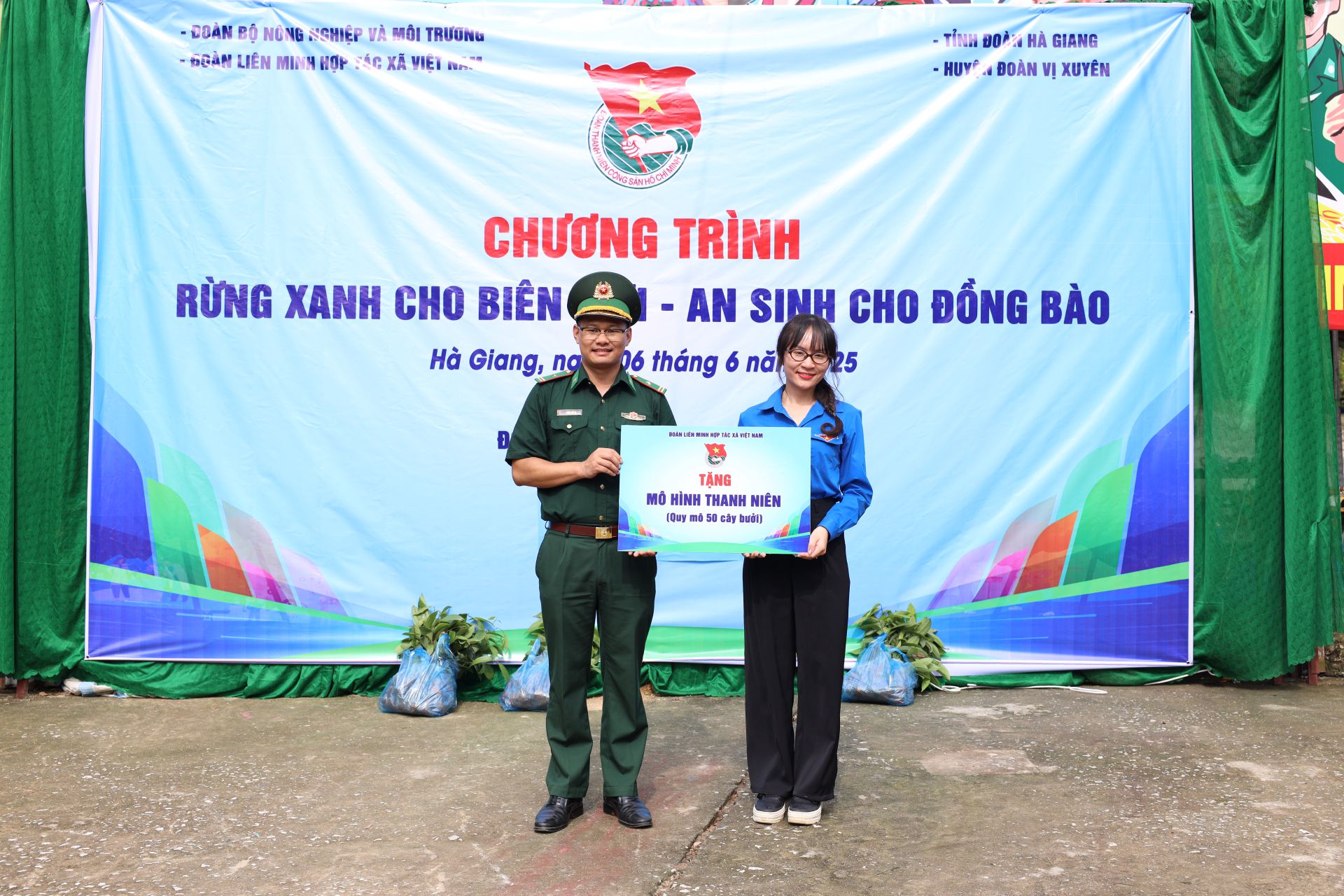 c Trang trao biển