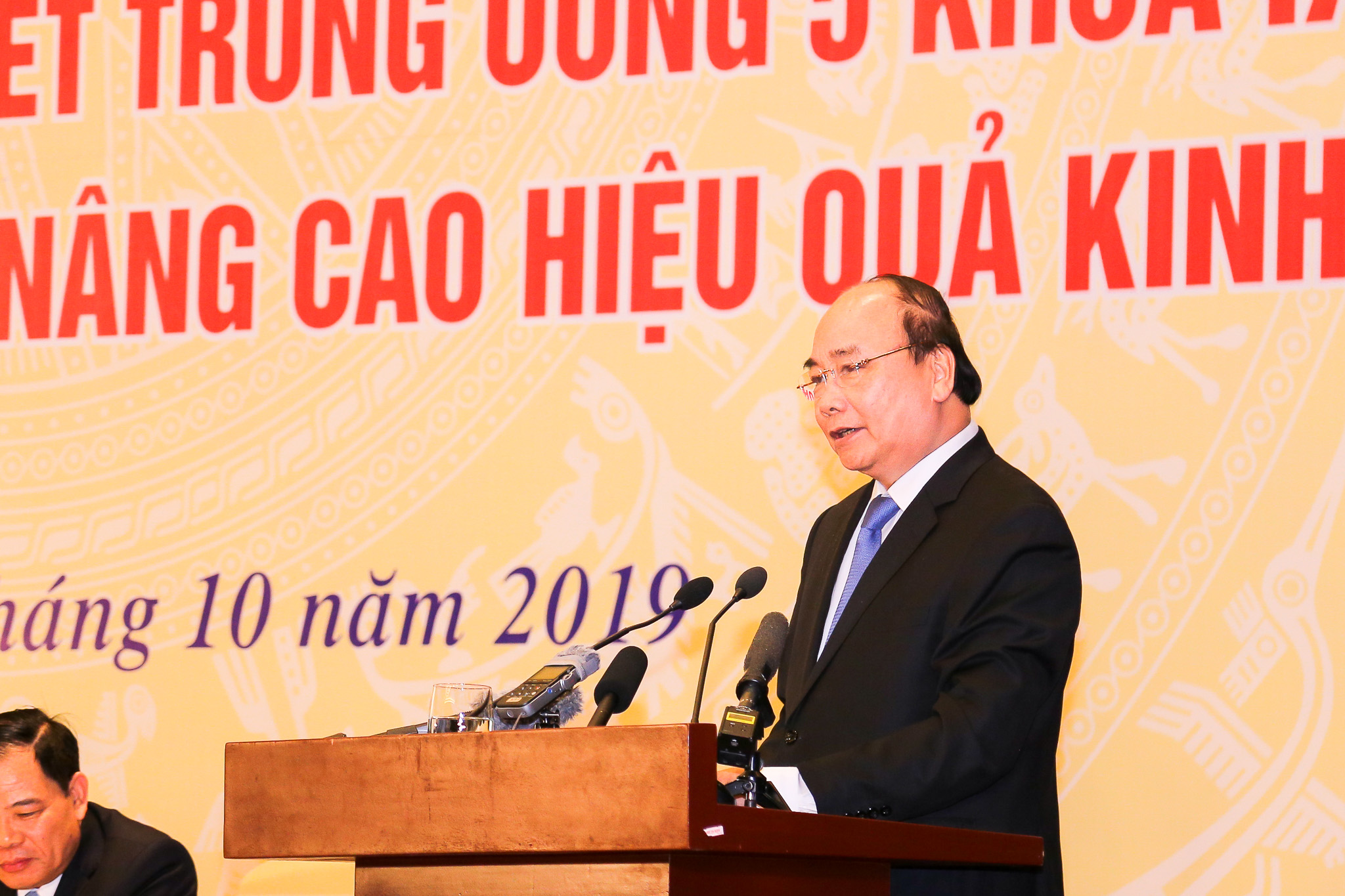 Đồng chí Nguyễn Xuân Phúc, Ủy viên Bộ Chính trị, Thủ tướng Chính phủ phát biểu chỉ đạo tại Hội nghị

