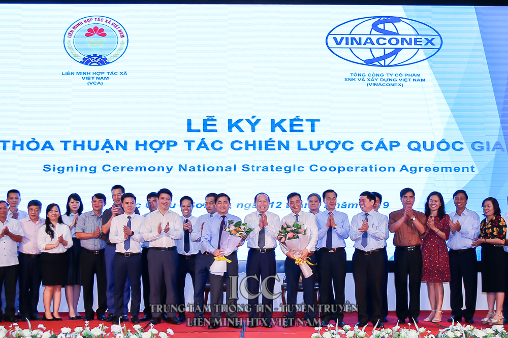 Lễ ký kết thỏa thuận hợp tác chiến lược cấp quốc gia giữa Liên minh HTX Việt Nam và Tổng công ty Cổ phần xuất nhập khẩu và xây dựng Việt Nam (Vinaconex)
