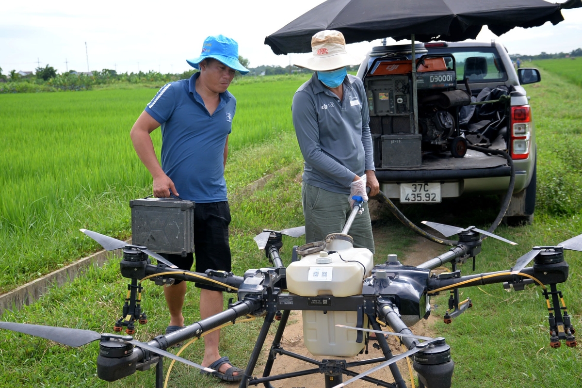 Hoá giải điểm nghẽn trong vận hành drone của hợp tác xã