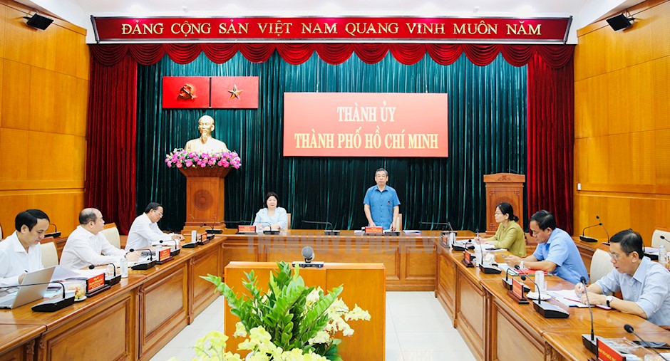 Đồng chí Nguyễn Phước Lộc phát biểu tại buổi làm việc nâng cao hiệu quả kinh tế