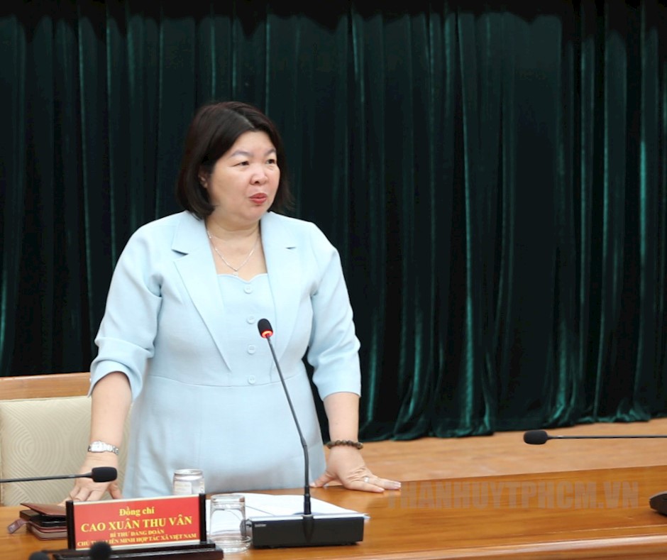 Chủ tịch LMHTX Việt Nam Cao Xuân Thu Vân phát biểu tại buổi làm việc nâng cao hiệu quả kinh tế