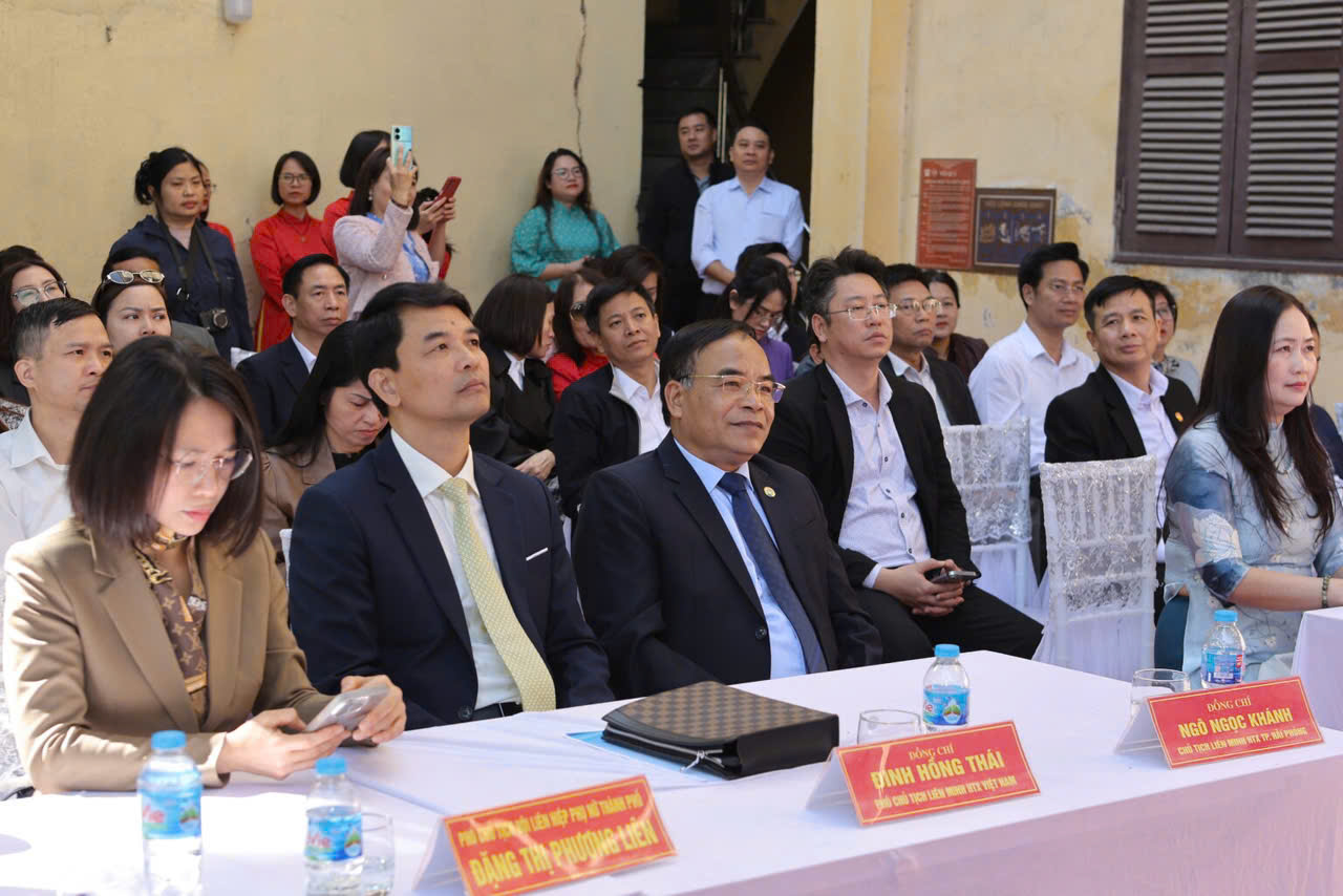 z7284806442666_c7c35746b956c2d983a42c8a592b4d82